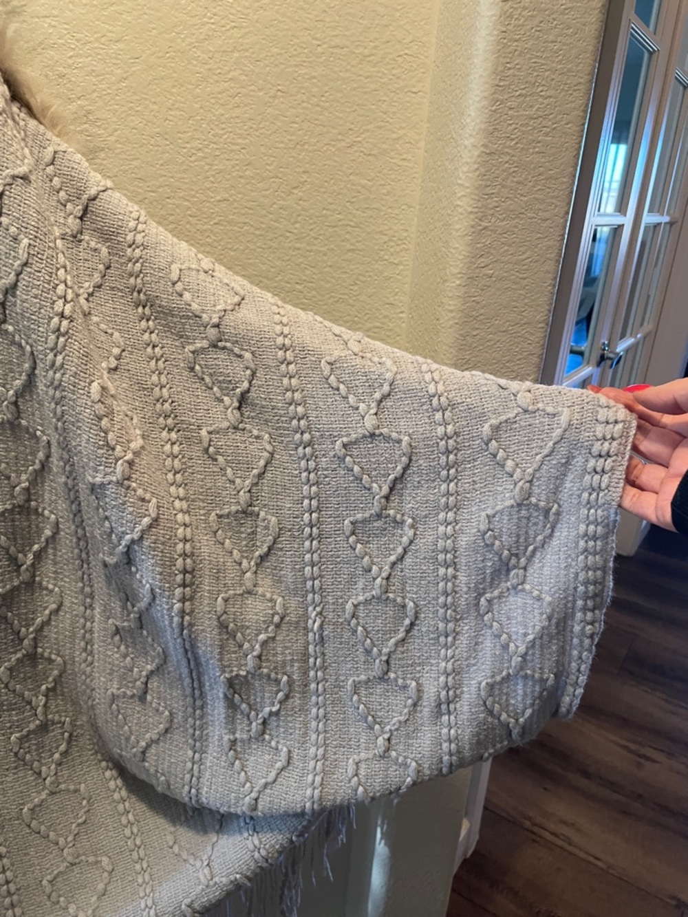 SHEIN Light Gray Knit Cape with Faux Fur Collar - Picture 4 of 5